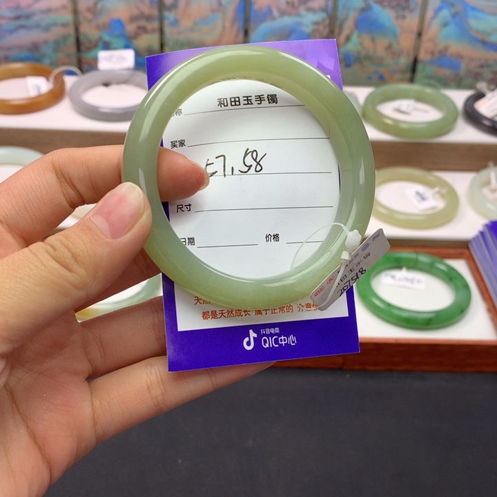 和田玉手镯未镶嵌