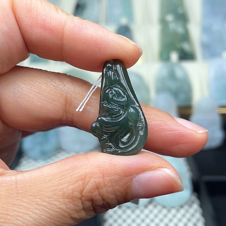 翡翠颈饰未镶嵌悟道