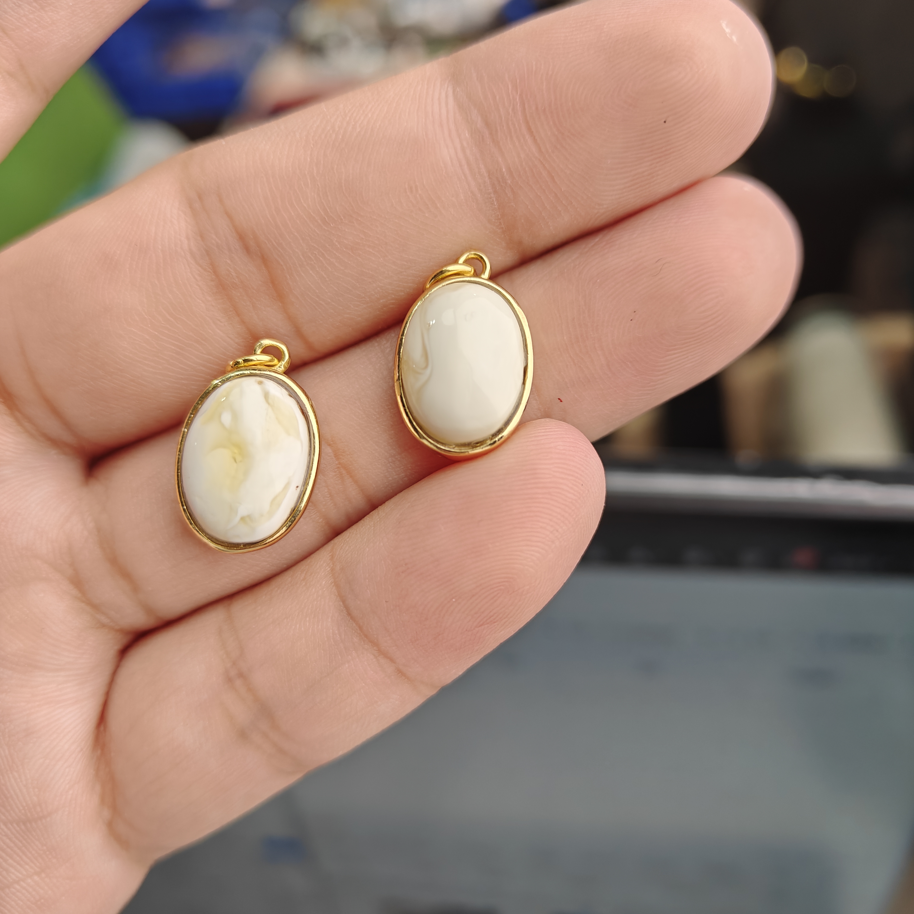 俄料蜜蜡蛋面形提溜吊坠S925镶银镀金镶嵌多样性发一