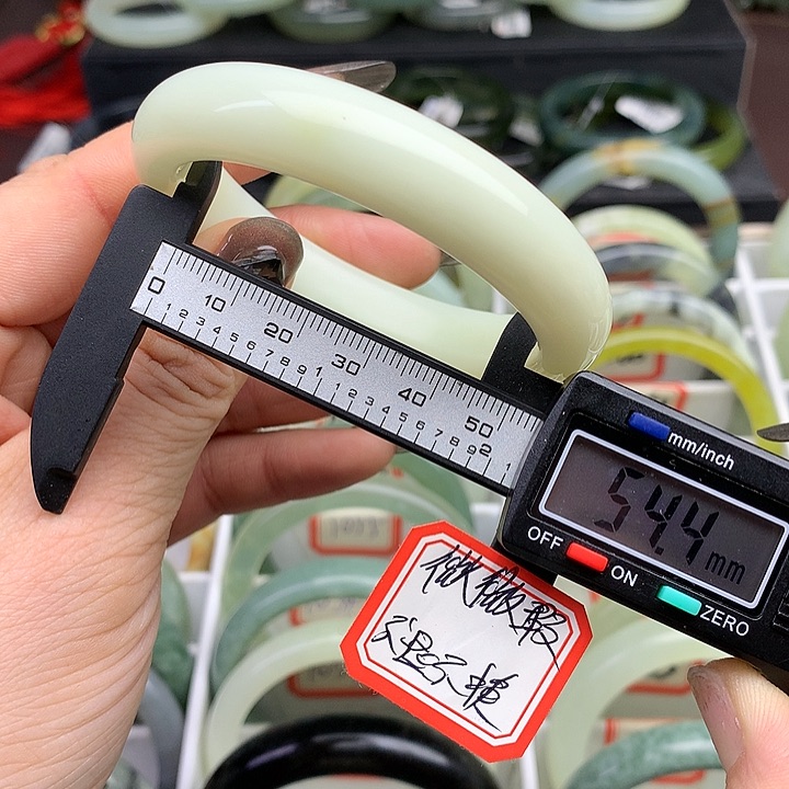 蛇纹石玉手镯未镶嵌1079