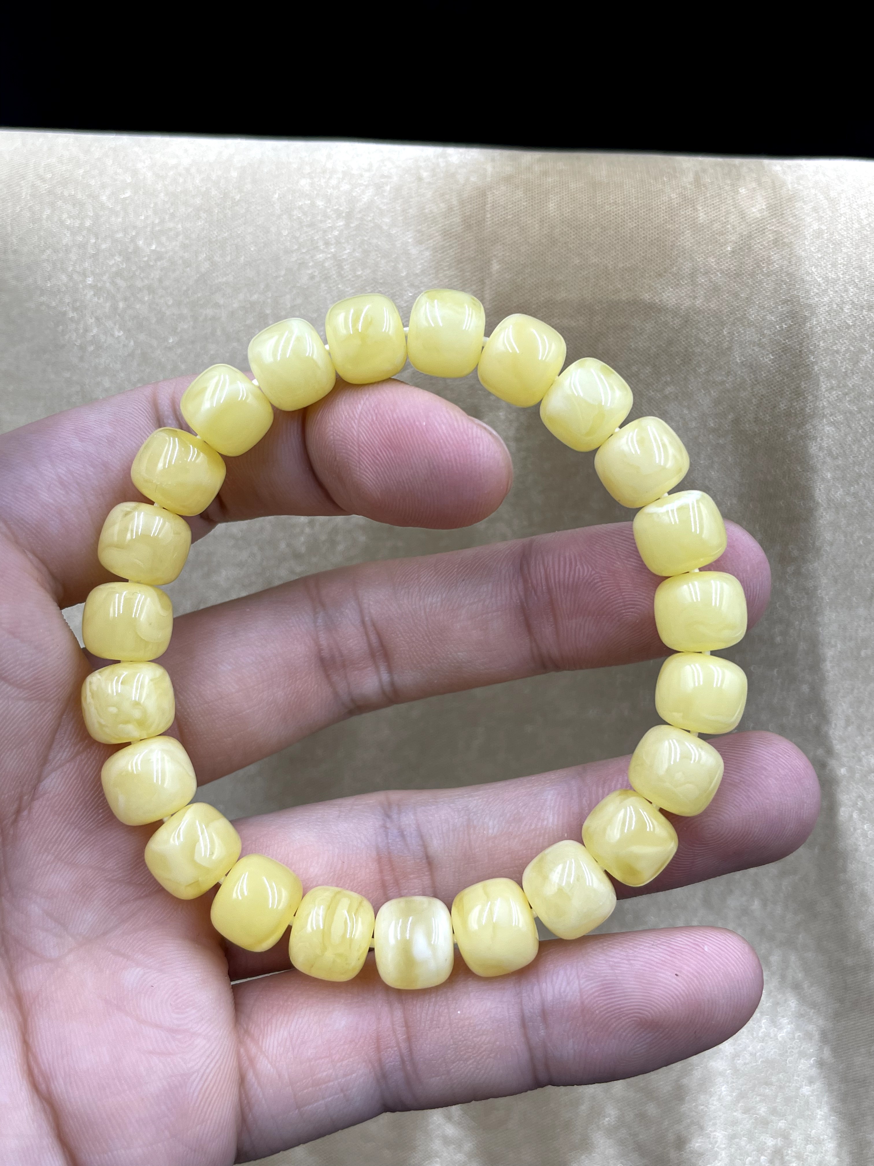 原矿高品质俄料蜜蜡手串 精工老型尺寸10+满蜡浓白花