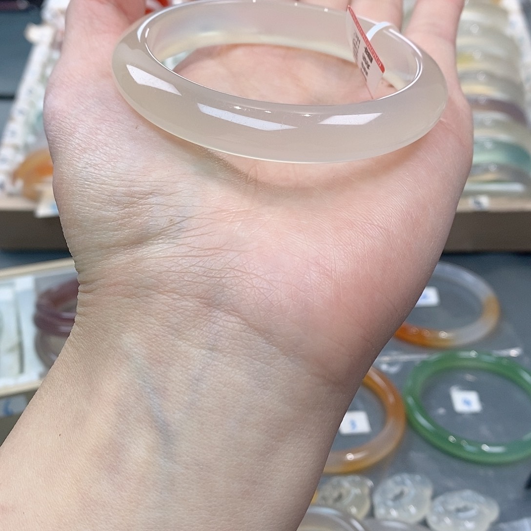 玛瑙/玉髓手镯未镶嵌一***风