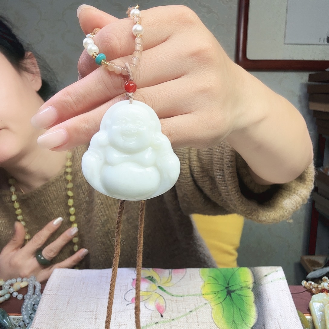 蛇纹石玉未镶嵌颈饰