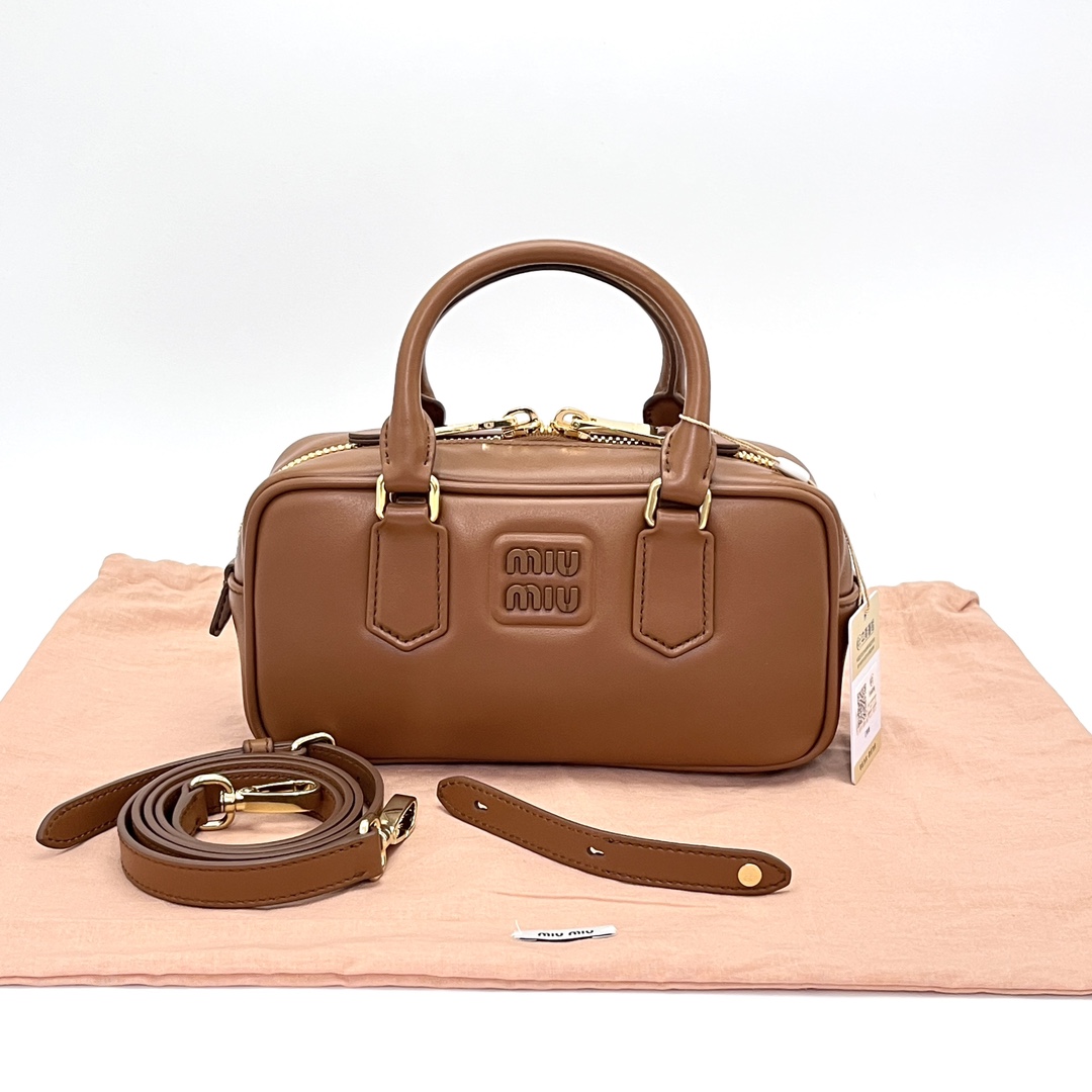 99新 MIU MIU/缪缪 Arcadie焦糖色金扣保龄球小号手提单肩包56099