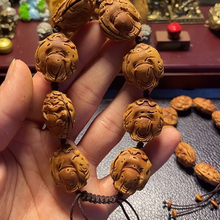 大桃核雕刻瑕疵钟馗
