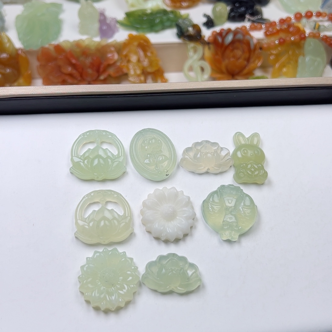 雪***殇未镶嵌蛇纹石玉颈饰