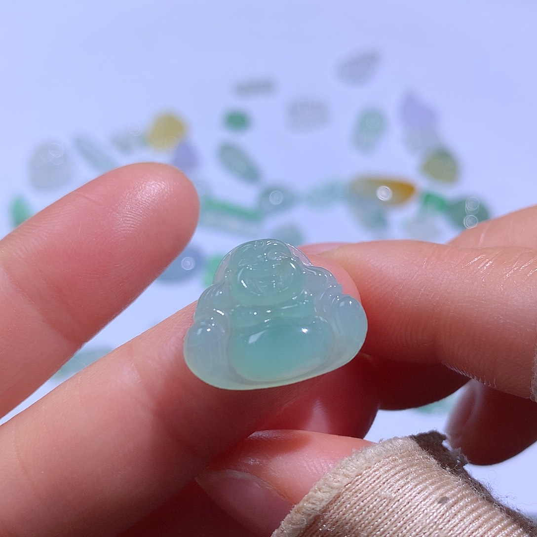 翡翠颈饰未镶嵌佛