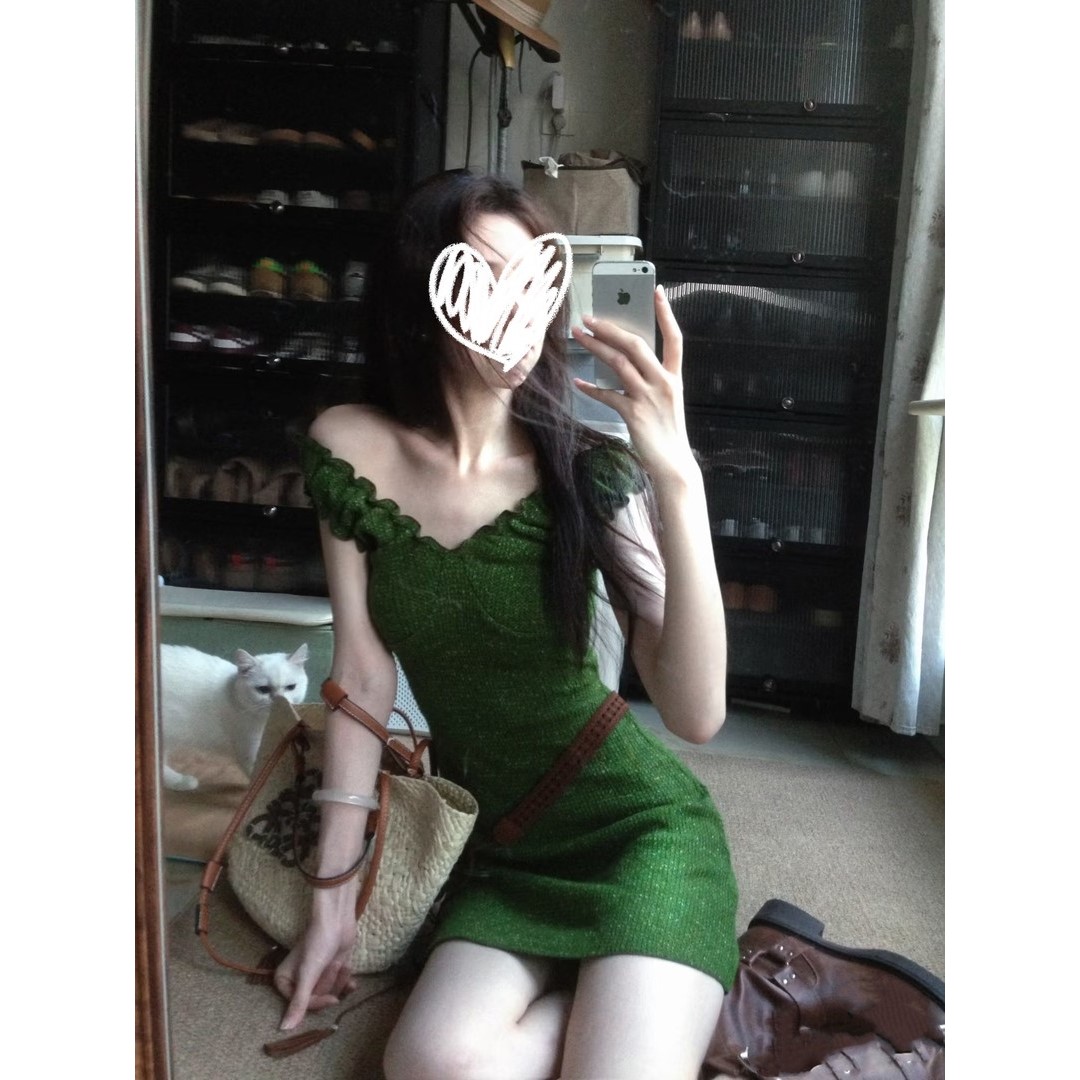 法式收腰度假绿色彩线裙v领一字领两穿连衣裙女夏森系A字短裙