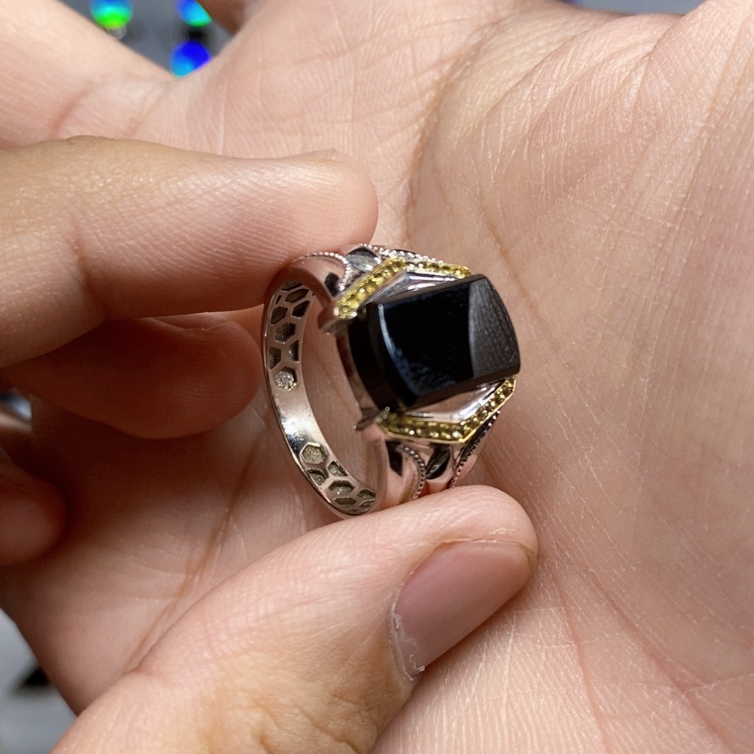 翡翠戒指18K金镶嵌墨翠金镶马鞍戒