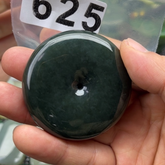 和田玉未镶嵌珠宝半成品