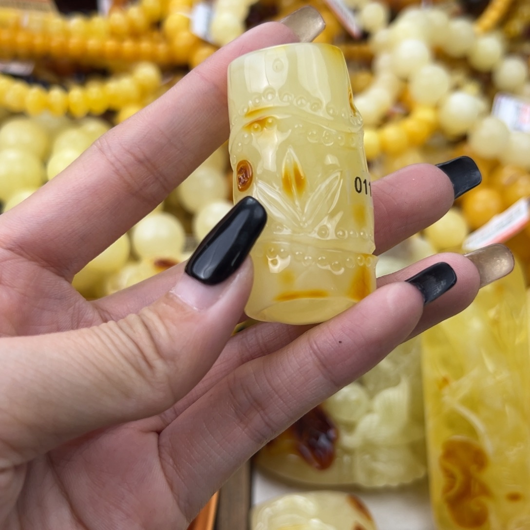 琥珀珠宝奇石未镶嵌