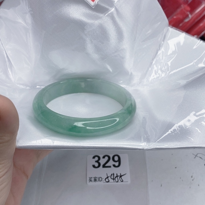 翡翠未镶嵌手镯一图一物实物为准（微瑕处理）