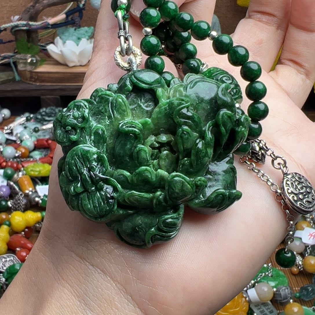 小***乐翡翠未镶嵌颈饰吊坠