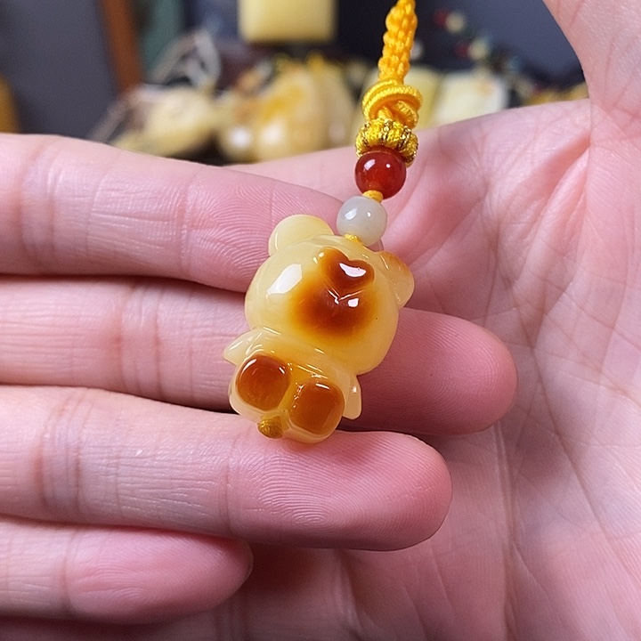 琥珀未镶嵌裸石熊