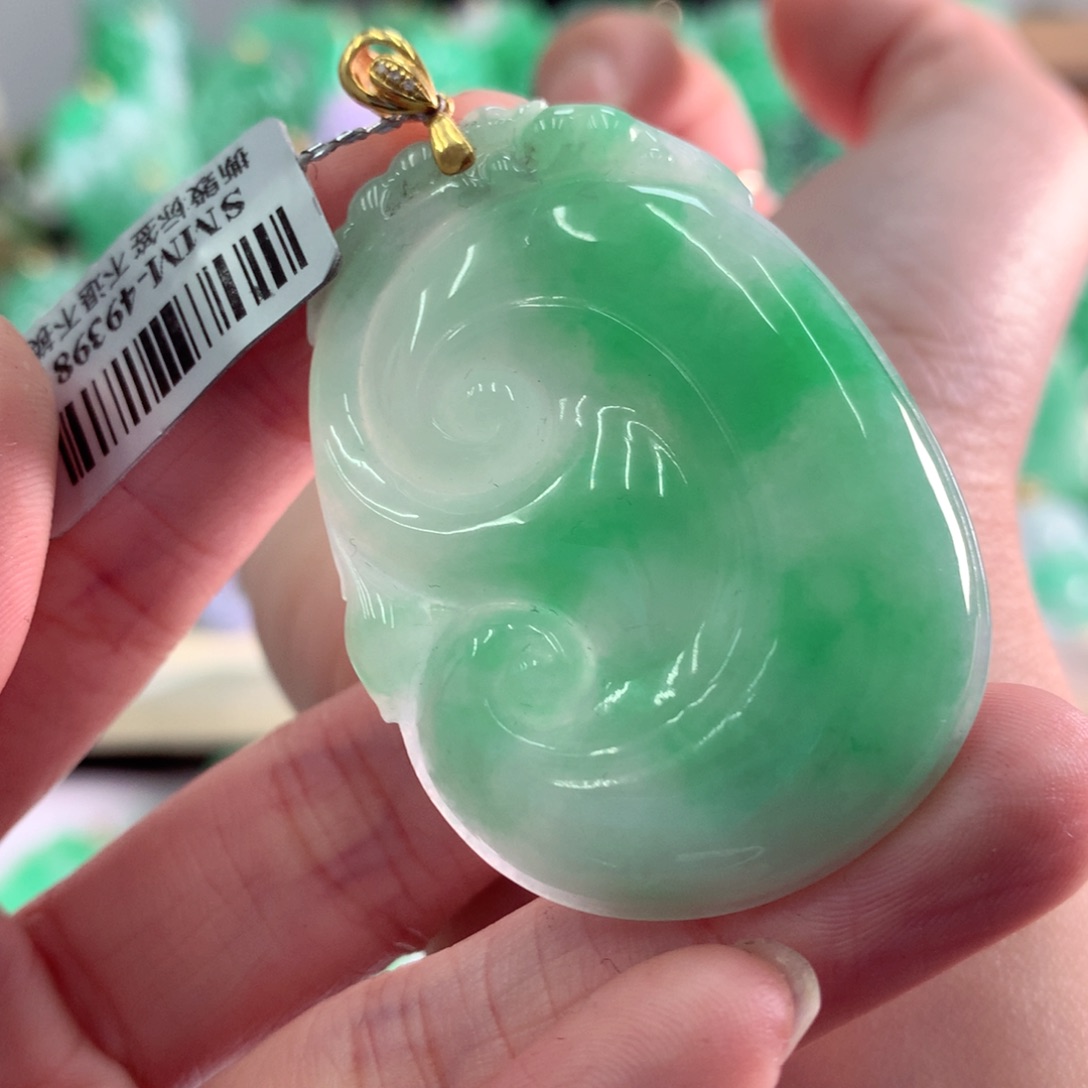 翡翠吊坠(不含链)18K金镶嵌