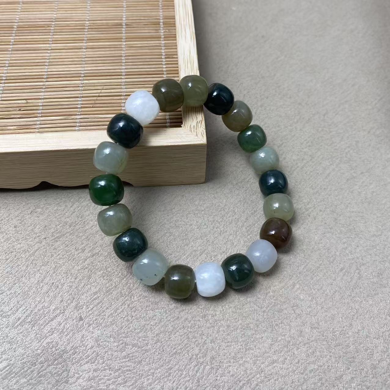 天然新疆和田玉手串-v196-多样性发一