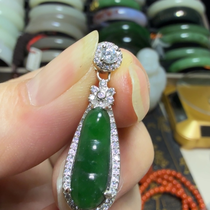 翡翠颈饰银S925镶嵌吊坠