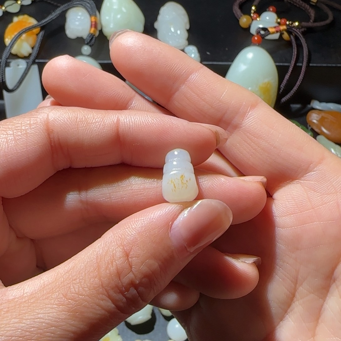 和田玉颈饰未镶嵌细*