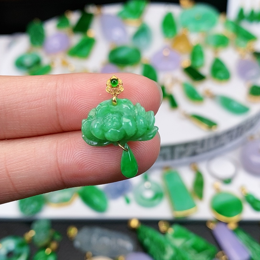 翡翠吊坠(不含链)18K金镶嵌
