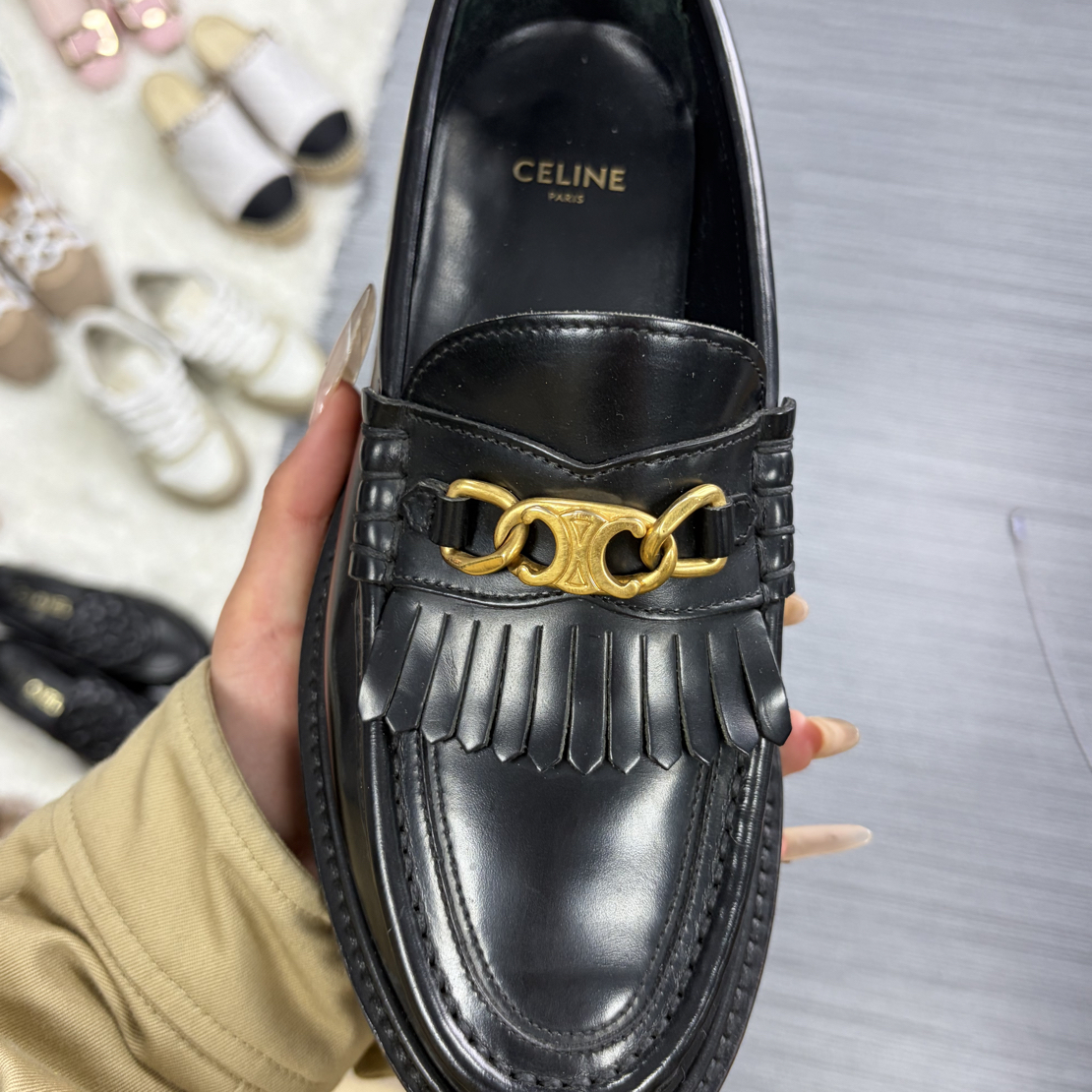 99新 Celine/思琳 凯旋门金扣黑色流苏乐福鞋 37码 咩