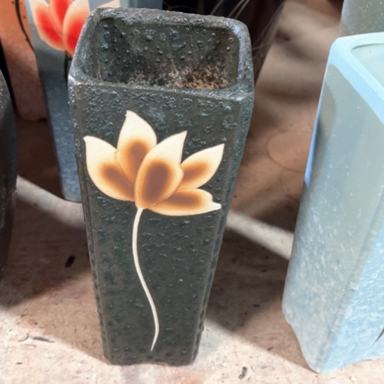 罐默认微瑕，有孔编号15-274