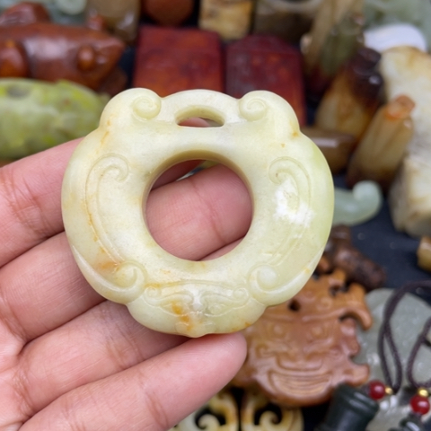 蛇纹石玉未镶嵌颈饰113