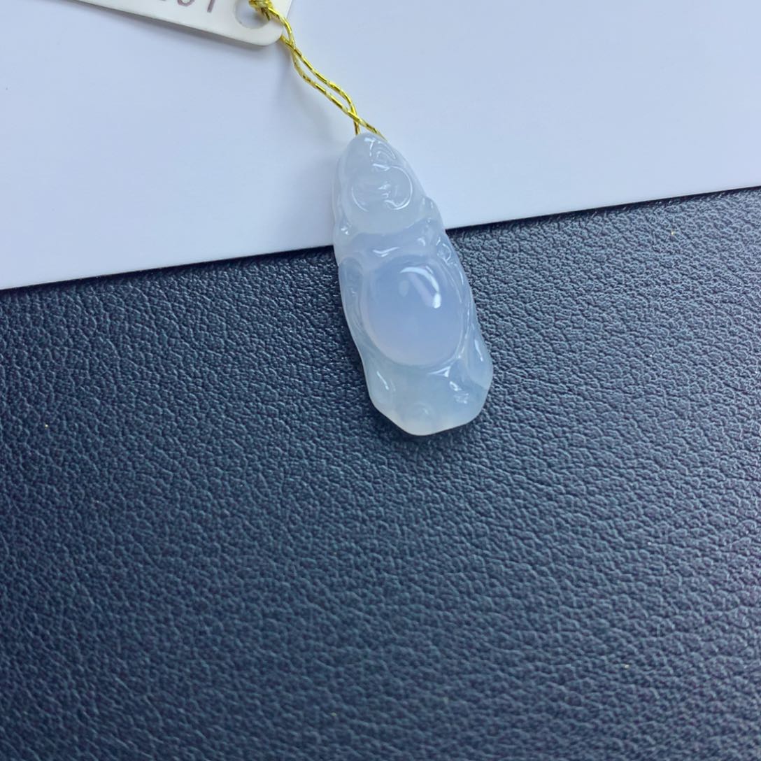 翡翠颈饰未镶嵌站佛