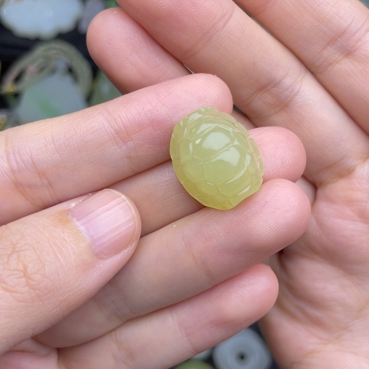 最***时和田玉未镶嵌颈饰