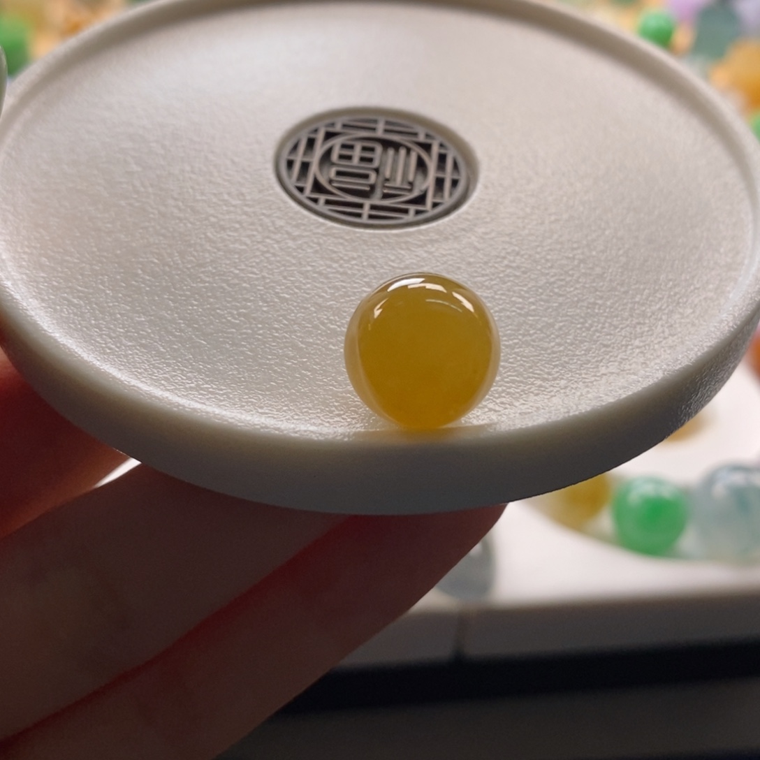 翡翠未镶嵌颈饰浓黄圆珠卡12+