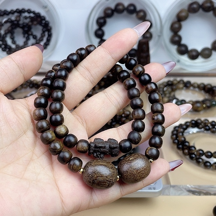 沉香手串?**桃富森红土沉留疤