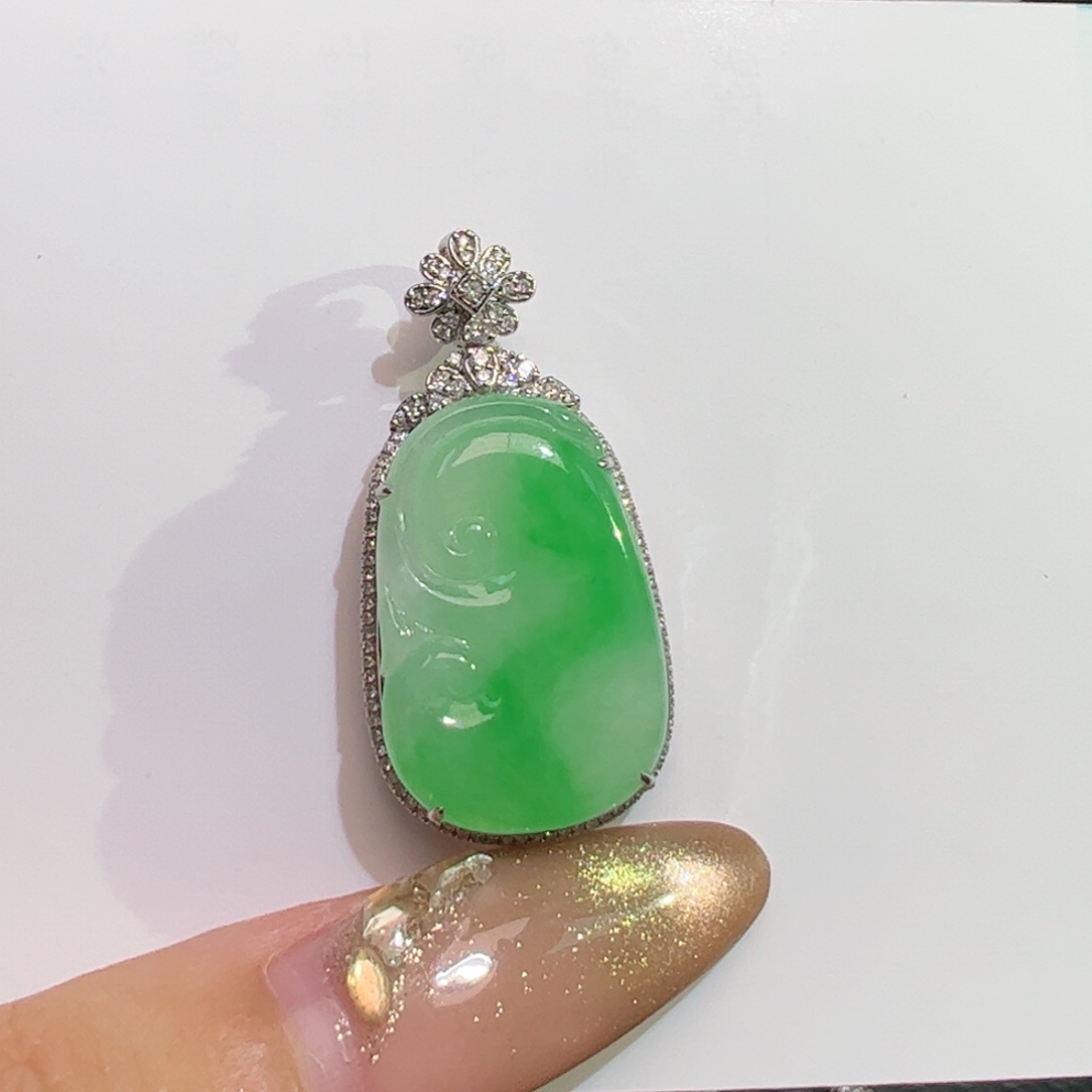 颈饰18K金镶嵌翡翠