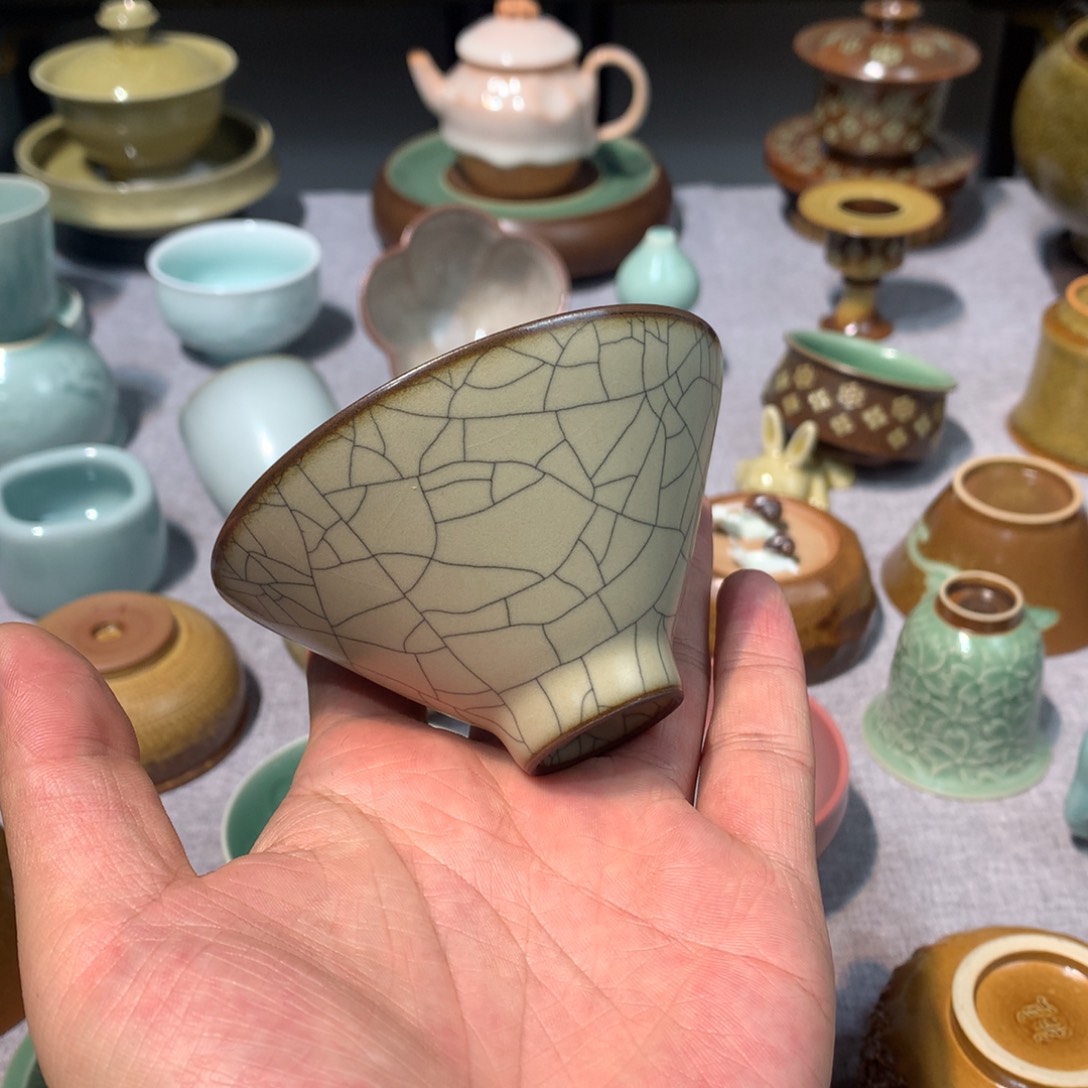 龙泉青瓷哥窑斗笠杯