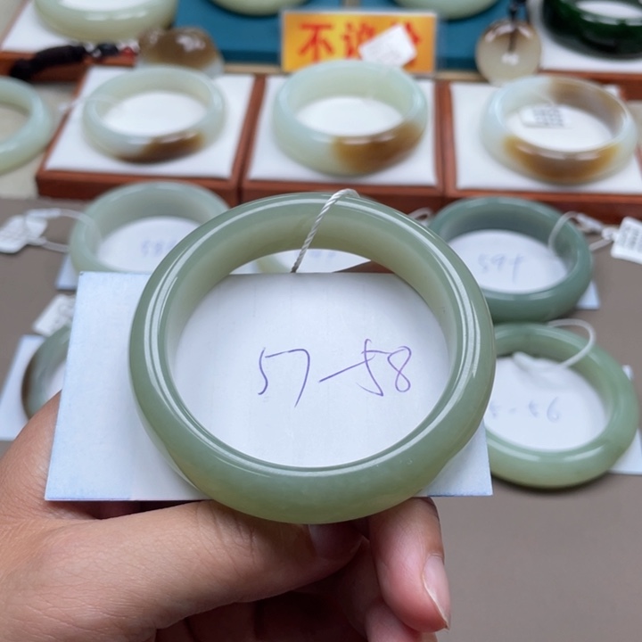 未镶嵌手镯和田玉