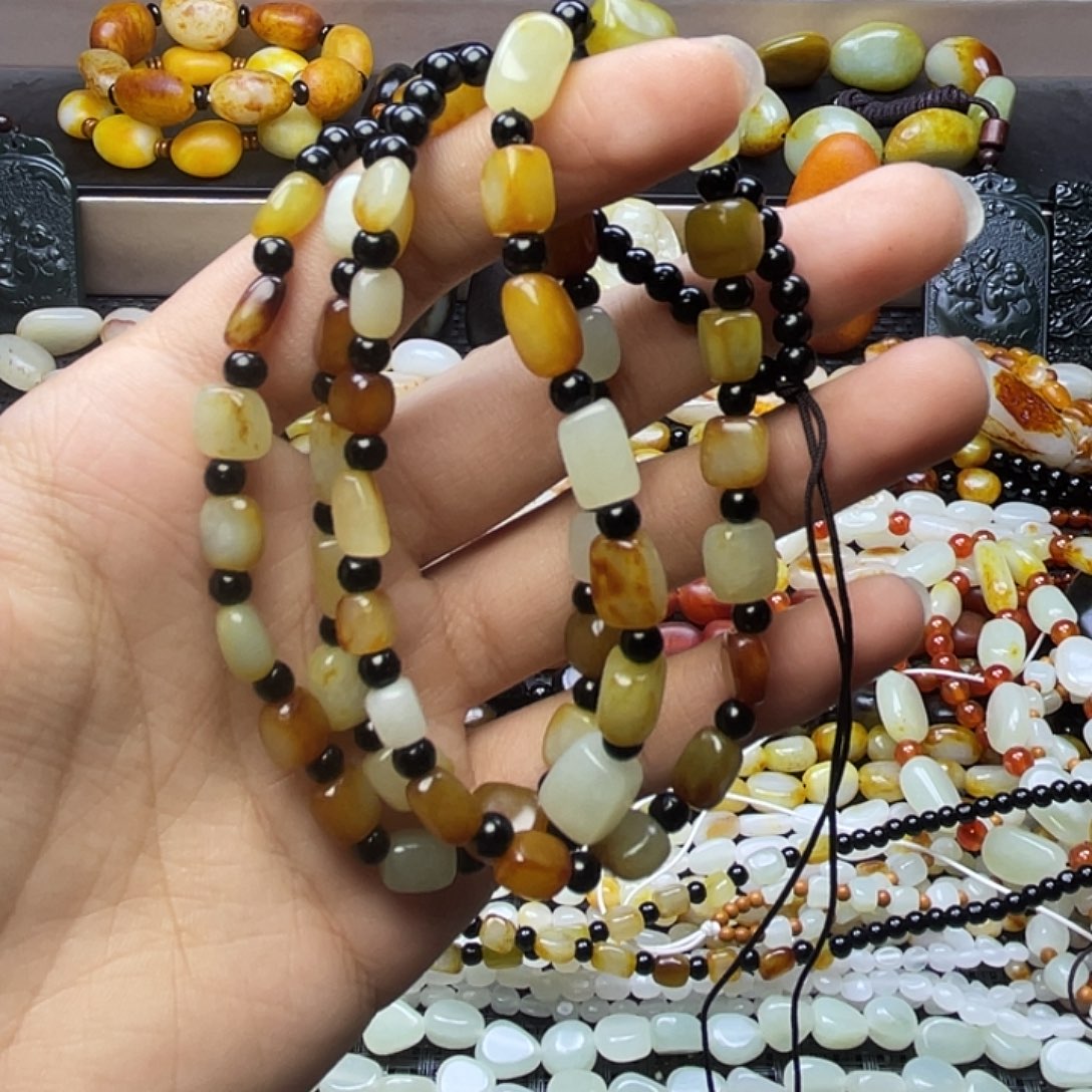 杨***N和田玉未镶嵌颈饰