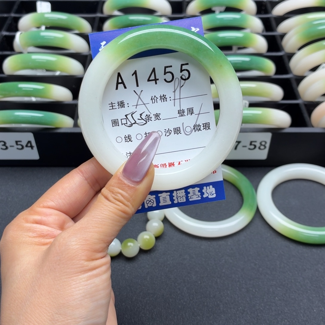富***姐石英岩玉未镶嵌手镯