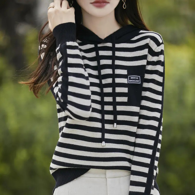 秋冬女士新款针织衫韩版条纹连帽针织衫时尚帽衫宽松毛衣外套