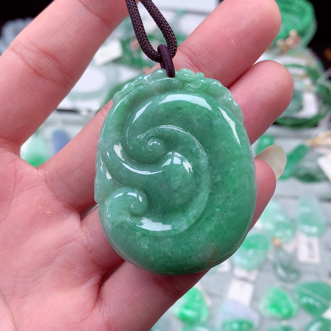 翡翠颈饰未镶嵌翡翠吊坠