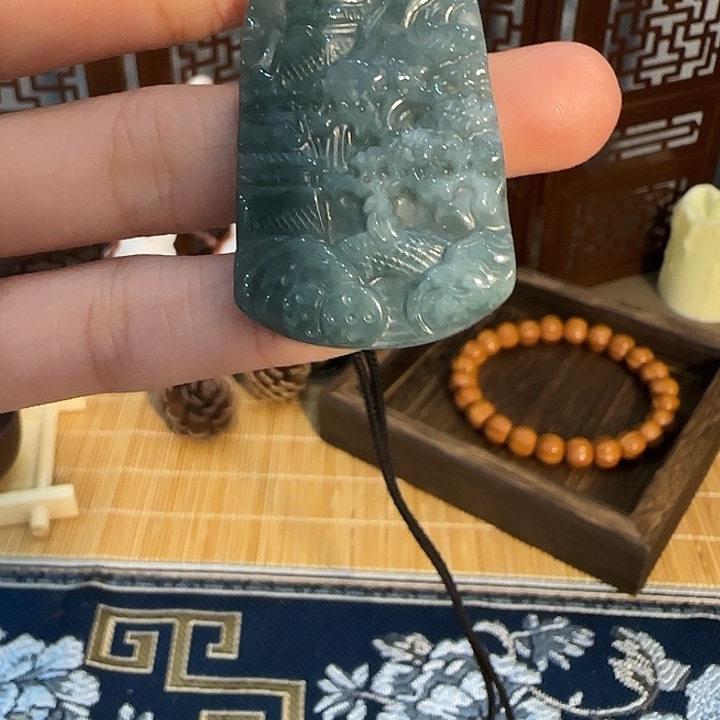颈饰未镶嵌翡翠男款牌子