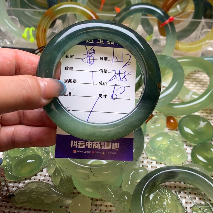 蛇纹石玉手镯未镶嵌撸***道