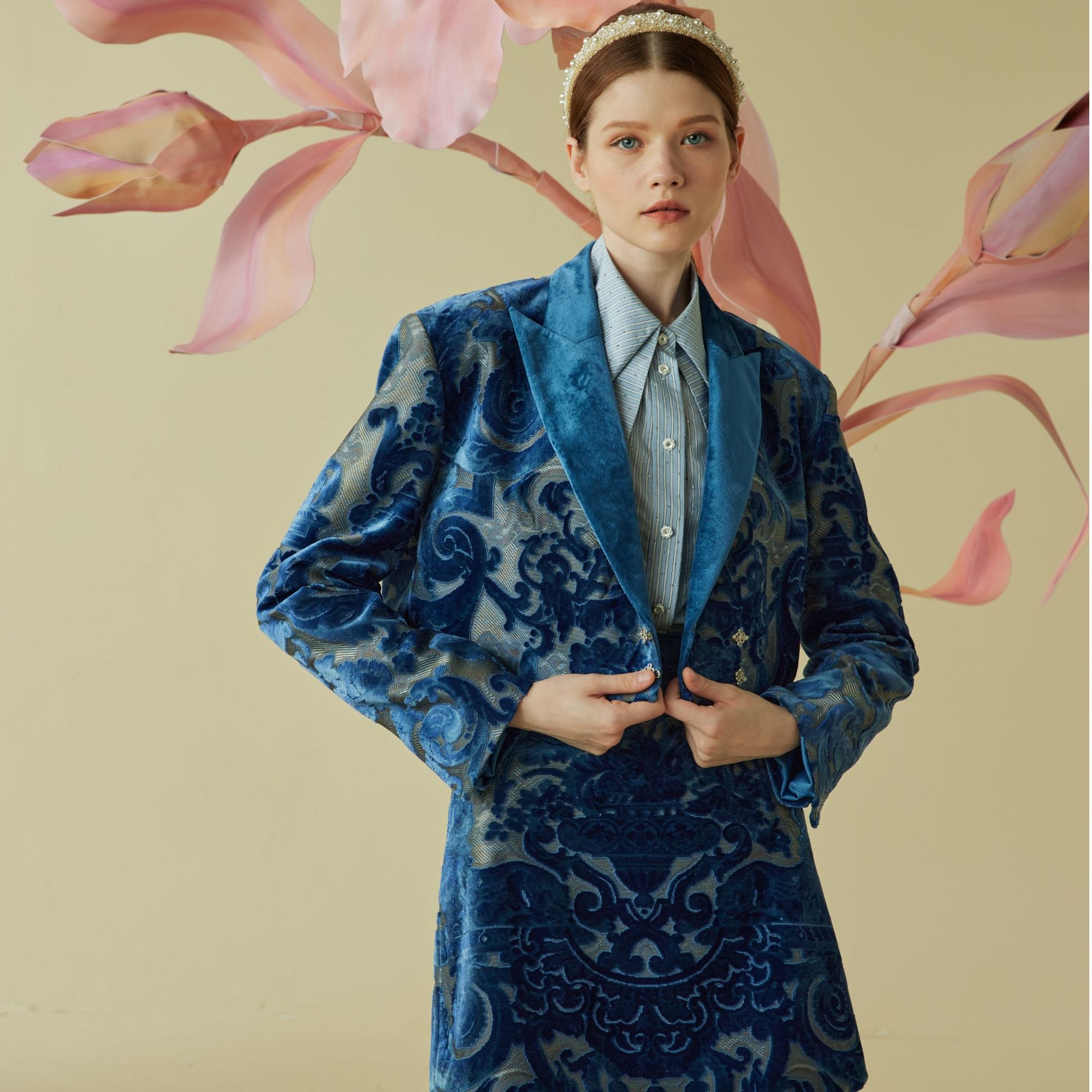 CHARFEN朝峰丝绒浮雕刺绣提花小西装外套CFE1C121-1096A