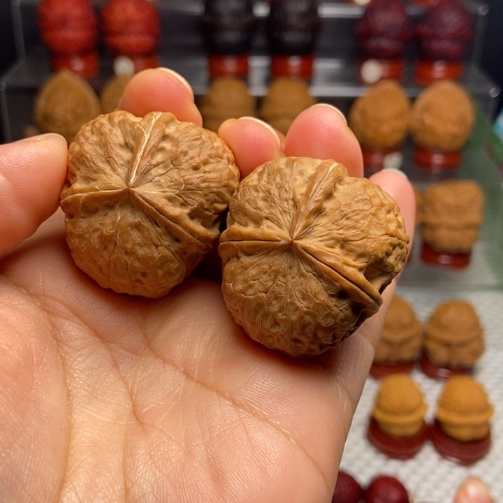 文玩核桃把件金钱豹三棱15