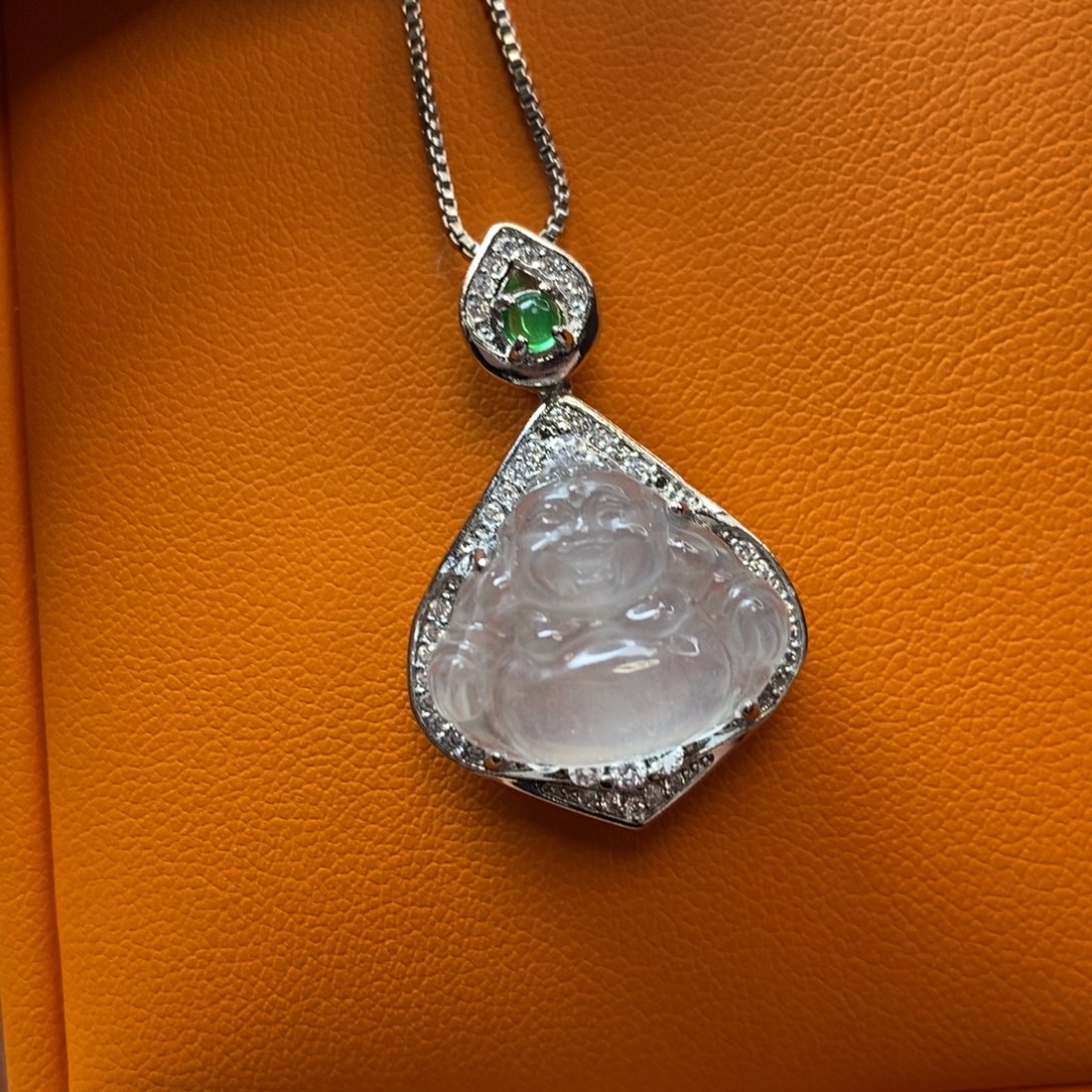 石英质玉合金吊坠