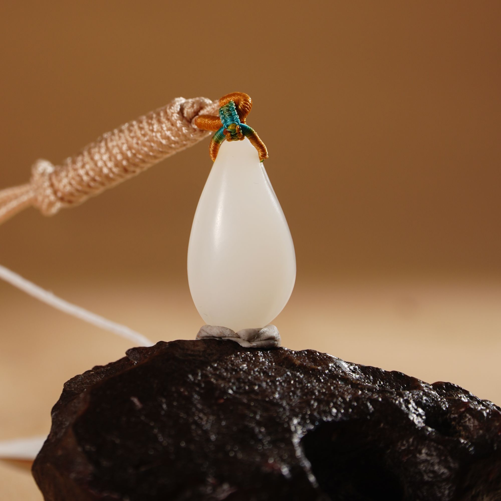 HE50168和田玉白玉兰花吊坠