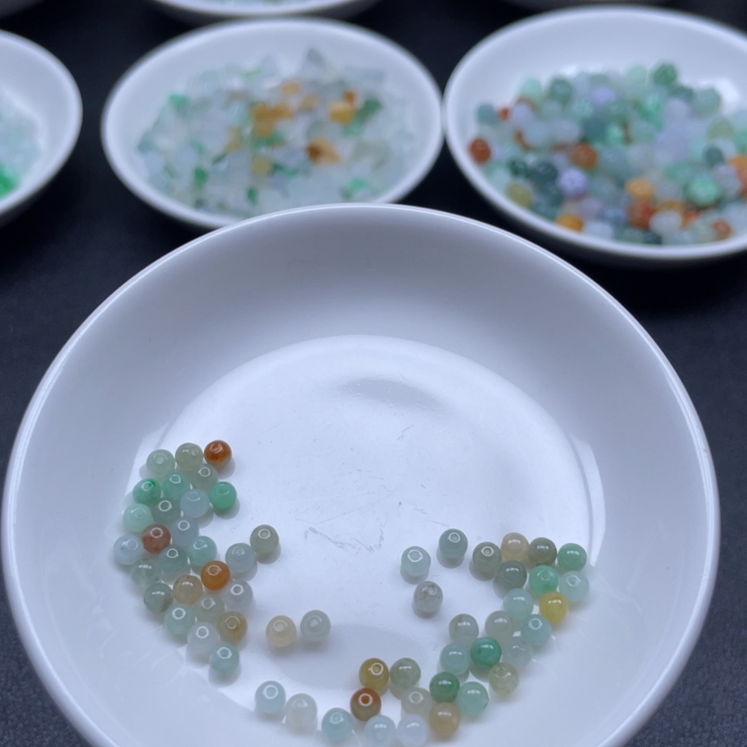 翡翠未镶嵌颈饰小米珠卡3的30颗