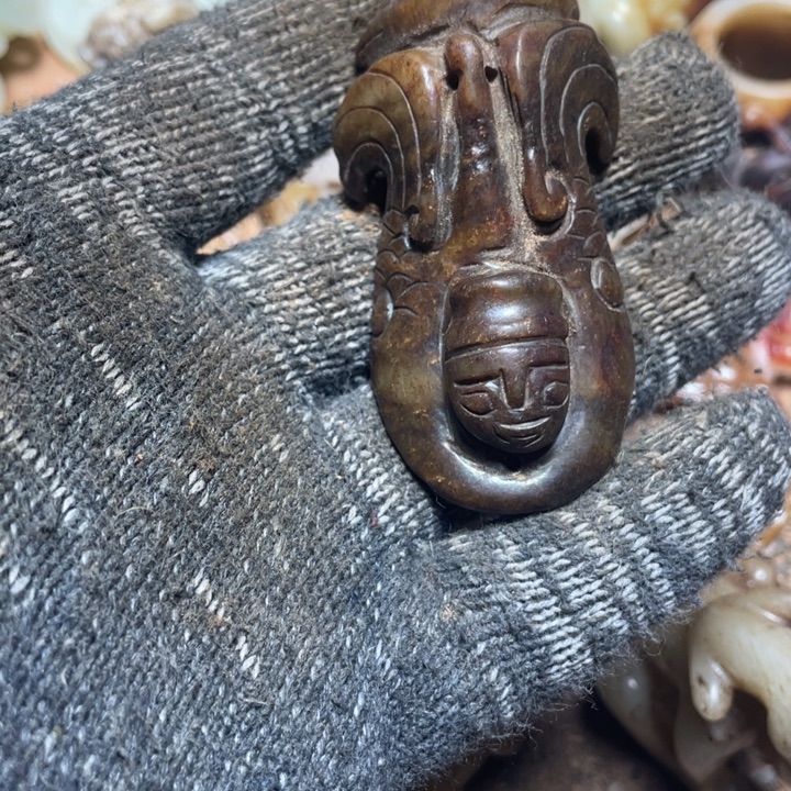 用***4和田玉（糖玉）未镶嵌颈饰