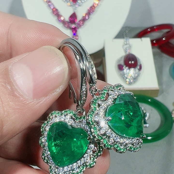 红宝石颈饰未镶嵌