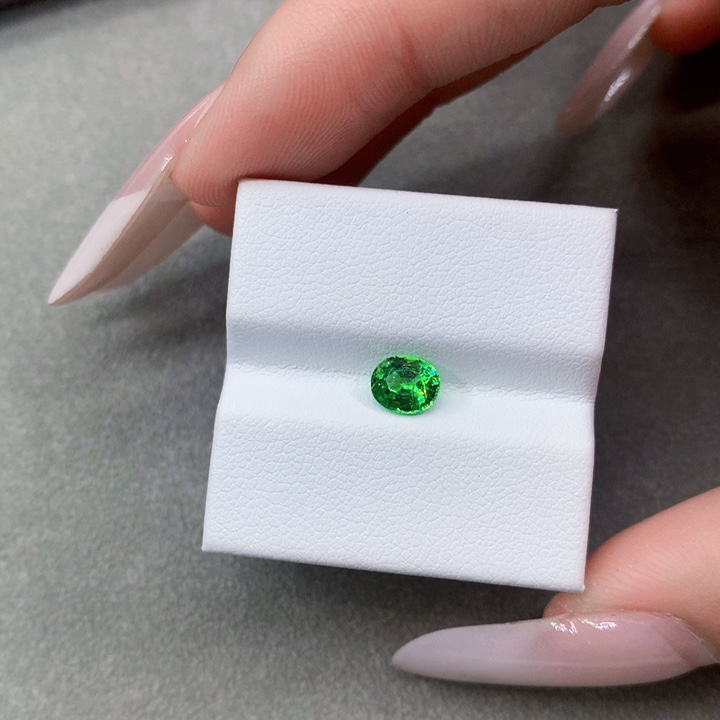 石榴石（沙弗莱）珠宝半成品未镶嵌天然沙弗莱0.8ct