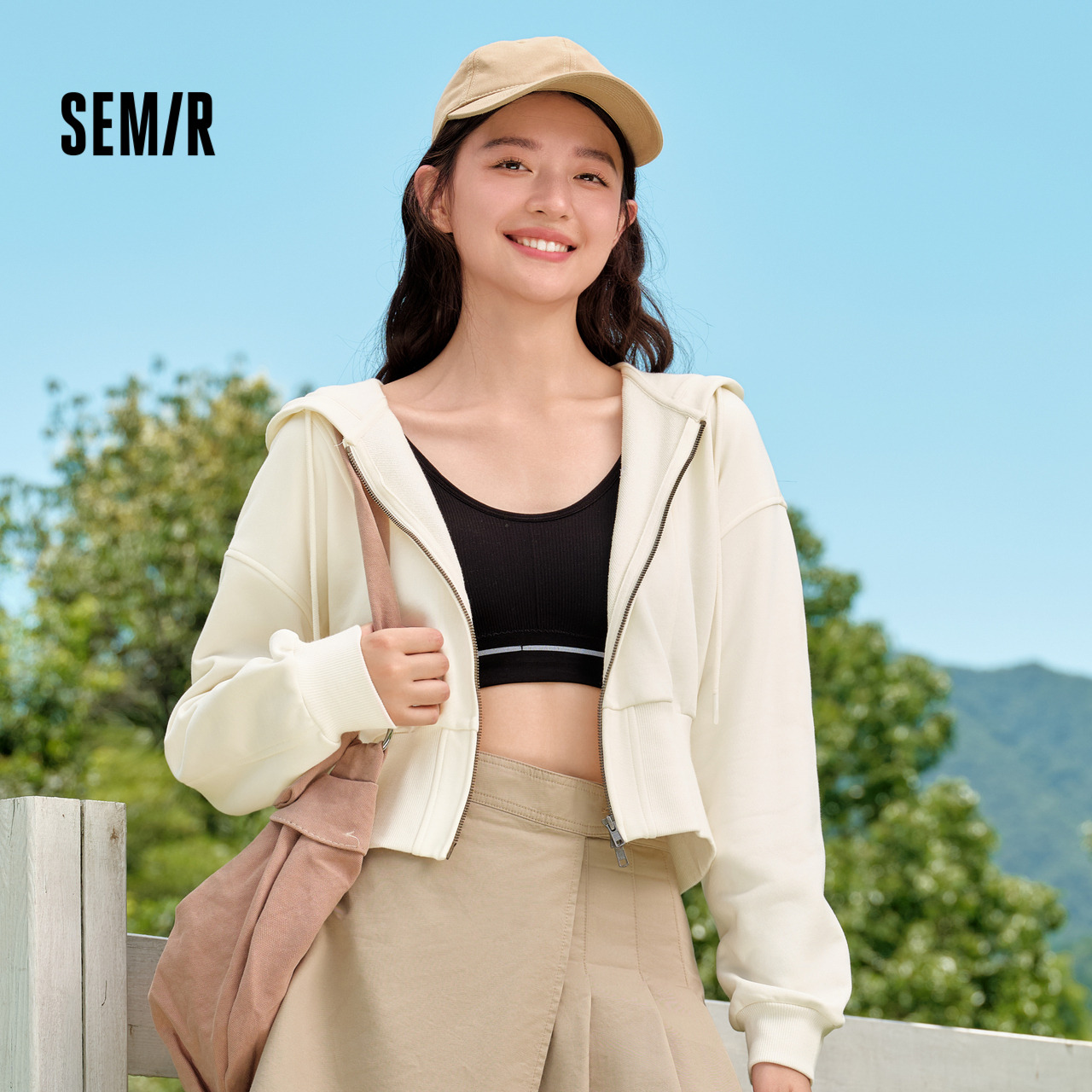 梅花系列森马外套女短款显高刺绣时尚新款秋宽松连帽夹克显瘦百搭