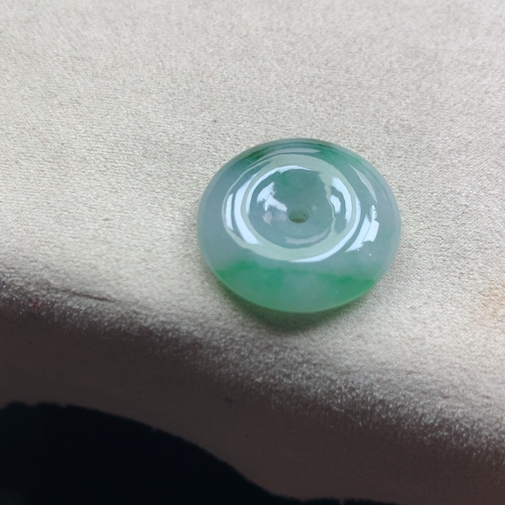 翡翠颈饰未镶嵌吊坠
