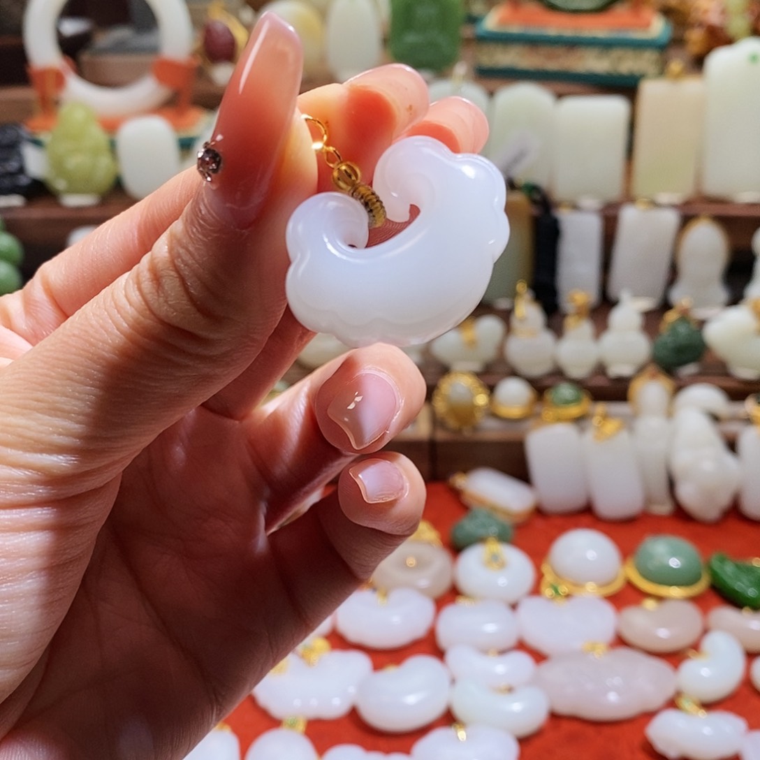 和田玉吊坠(不含链)18K金镶嵌